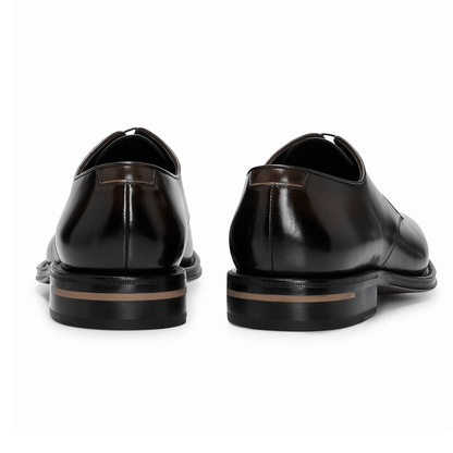 Scarpe derby marroni in pelle 750Z2L00D100, realizzate in pelle brunita con soletta imbottita per comfort.
