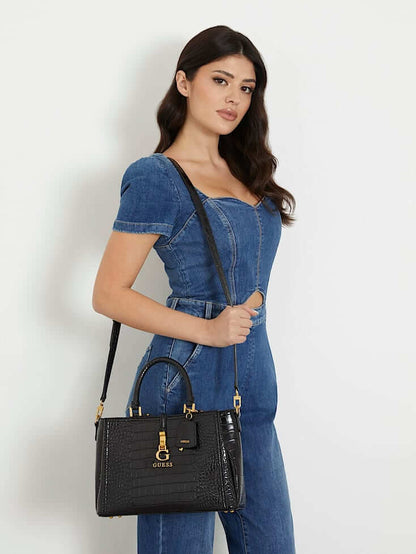 Borsa Guess eleganza 82T9D01Z250 con effetto cocco, metalleria color oro e charm logato.