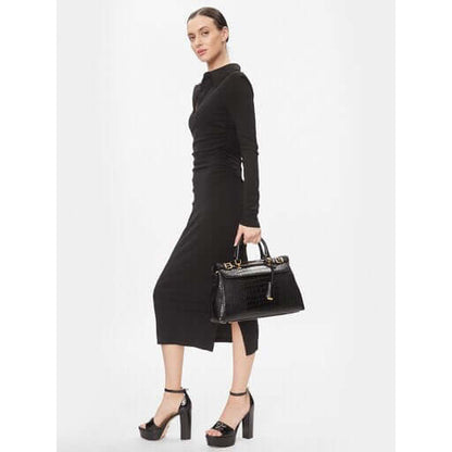 Borsa Guess elegante 82T9D01Z250 in pelle rigida nera con chiusura a cerniera e dettagli dorati.