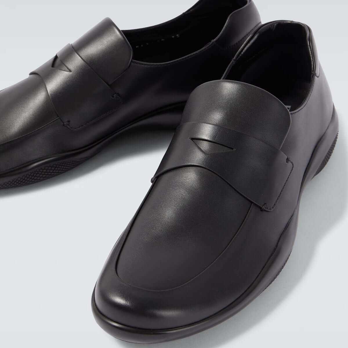 Prada mocassini eleganti pelle nera stile sneaker con tomaia in pelle e suola in gomma