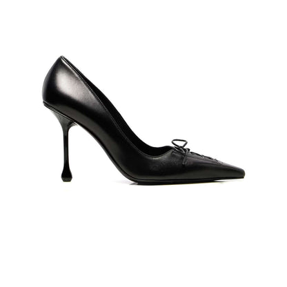 JIMMY CHOO Pumps Scarlett in Pelle Nera con Dettagli a Corsetto per un look elegante e seducente.