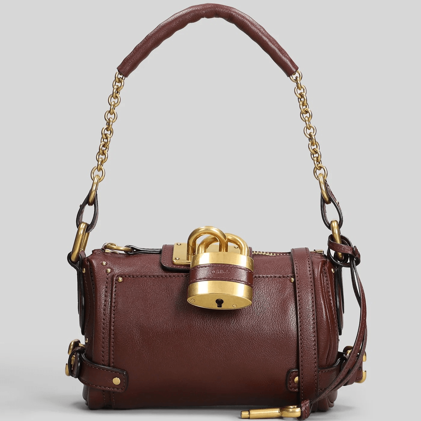 Chloé Borsa a Spalla in Pelle Gold con Manico a Catena e Lucchetto su sfondo neutro.