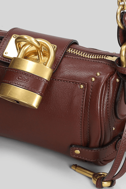 Chloé Borsa a Spalla in Pelle con Manico a Catena, borsa in pelle con lucchetto e catena