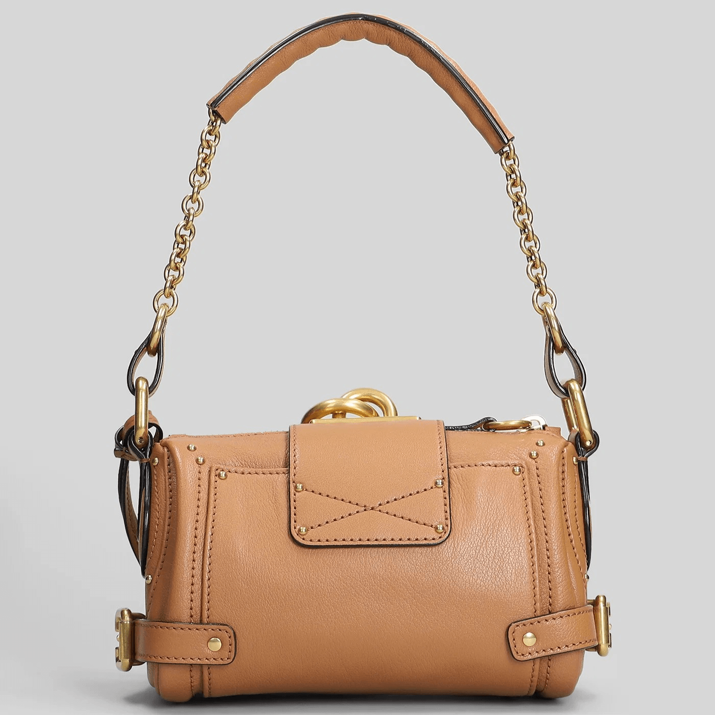 Chloé Borsa a Spalla in Pelle Gold con Manico a Catena e Lucchetto su sfondo neutro.