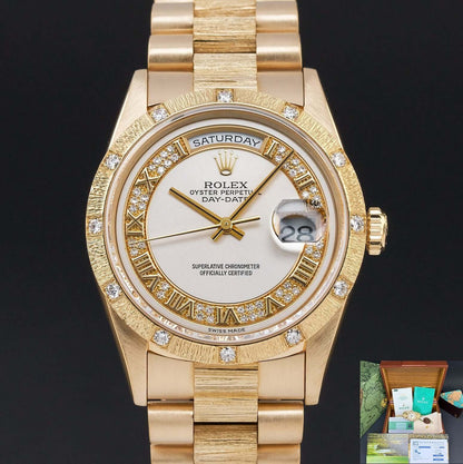 Rolex Day-Date 18308 oro giallo 18K con quadrante bianco e cassa in oro, orologio di lusso iconico.