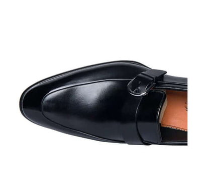 Mocassini uomo lusso mono fibbia 550S7N01T100 in pelle anticata, eleganti e comodi per cerimonie.