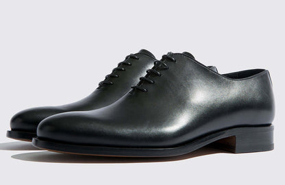Stringate 100F10R01R300, oxford in pelle nera liscia, realizzate a mano con tacco in cuoio.