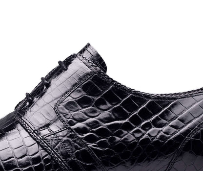 Scarpe derby coccodrillo di lusso FNS-STR1CROCO in pelle lucida nera, raffinatezza artigianale italiana.