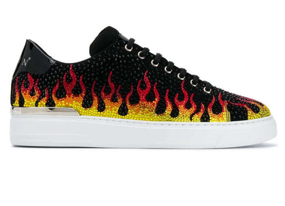 Sneakers artigianali con fiamme e cristalli FRT-PHP400A, design audace con stampa fiamme e dettagli luxury.
