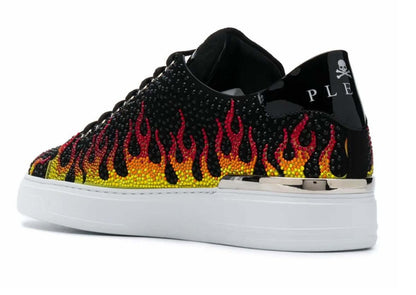 Sneakers artigianali con fiamme e cristalli FRT-PHP400A, design audace con stampa fiamme e dettagli luxury.