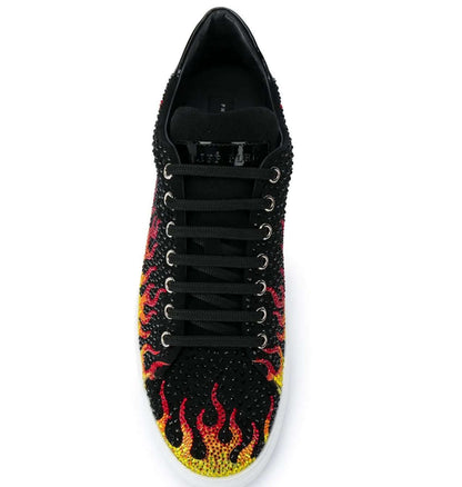Sneakers artigianali con fiamme e cristalli FRT-PHP400A, design audace con stampa fiamme e dettagli luxury.