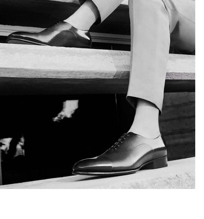 Stringate eleganti nere STN-STR002, scarpe in vernice nera, eleganza formale italiana.