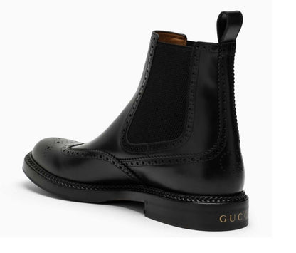 Stivaletti Gucci brogue Chelsea THD-5000A in pelle nera con dettagli brogue e design raffinato.