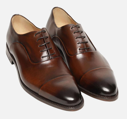 Stringate derby navy pelle scamosciata: eleganti scarpe in pelle scamosciata color navy, realizzate in Italia.